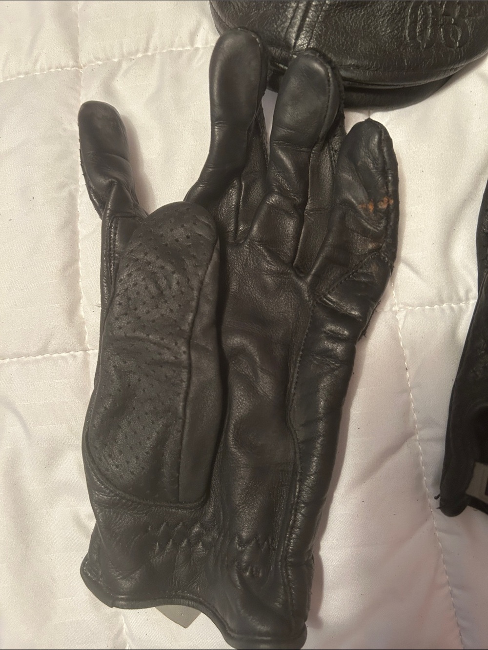 Harley-Davidson Black Leather Gloves and Hat - Picture 2 of 13